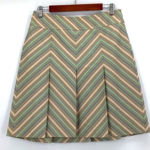 Ann Taylor Loft Pleated Tan Cream Chevron Skirt New With Out Tag Size 6 or 31 - Picture 1 of 7